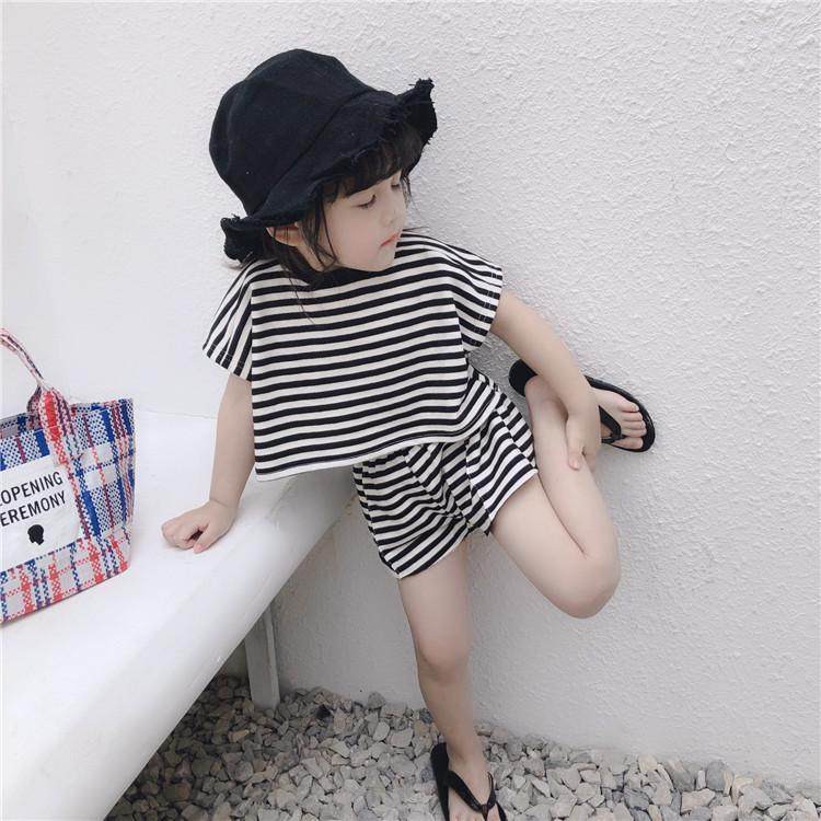 Girls' fashionable suits Western style summer new children's casual striped short-sleeved shorts two-piece three-year-old children's suit