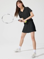 Черная мини-юбка, короткий рукав