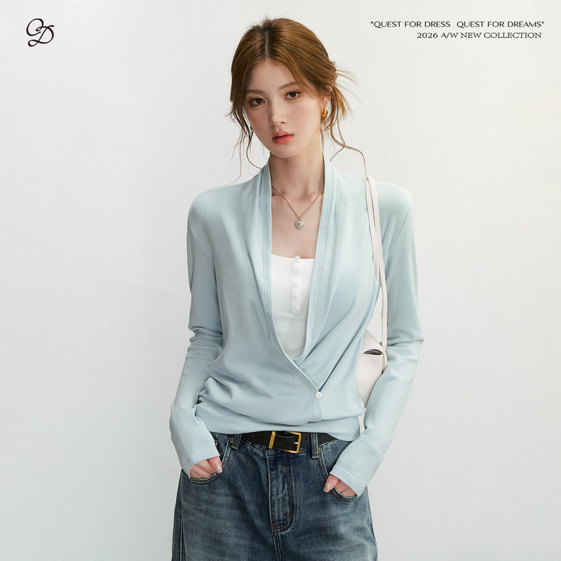Qdqd High-Quality Relaxed Cross V-Neck Knit Top with Elegant and Sophisticated Base Layer Camisole Two-Piece Set Qdqd High-Quality Relaxed Cross V-Neck Knit Top with Elegant and Sophisticated Base Layer Camisole Two-Piece Set