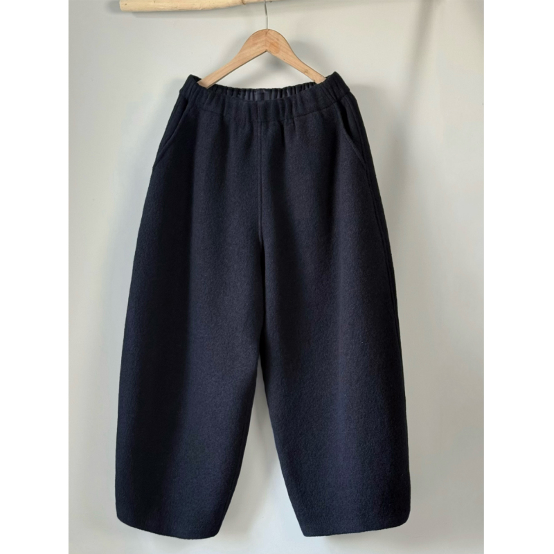 Hitchhiker Is Still There | 100% Australian Imported Merino Wool Casual Pants, Elastic High-Waisted Cropped Pants, Warm.