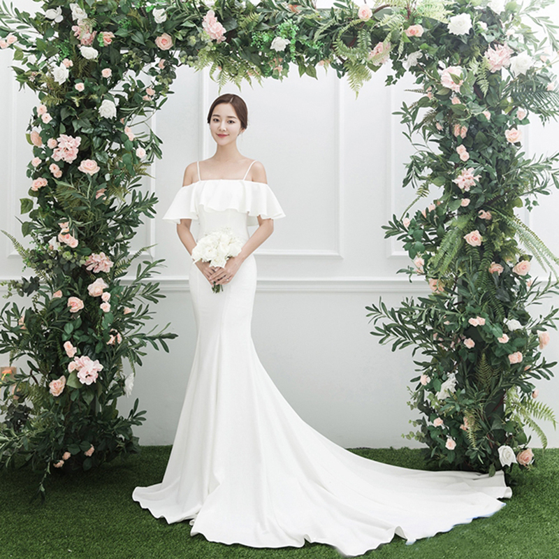 2022 new photo studio theme clothing Korean version sling mermaid wedding couple travel photography photo photo trailing dress