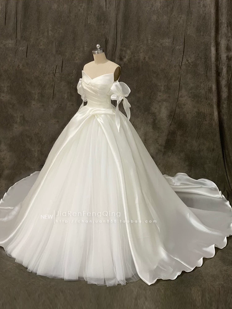 2025 Стратп bride свадебное платье для женщин новое простое атласное невеста темперамент маленькая основная пряжа корейская версия нишевый ретро Хепберн