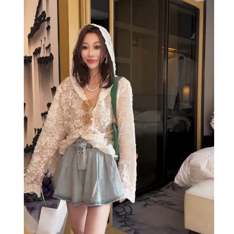 Spring and Summer French Romantic Style Hooded Lace Shirt for Women, Long-Sleeved Loose Hollow-Out Sun Protection Jacket, High-End Goddess Top