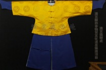 The Qing Dynasty emperors mandarin vest gown the old Tibetan Forbidden Citys old Tibetan Forbidden City and the Imperial Palaces Office of the Qing Dynasty Undertaking the Inner Thing