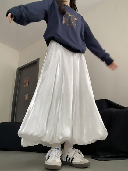 白色缎面花苞长裙a字半身裙梨型身材遮胯大码女胖mm设计感月光裙