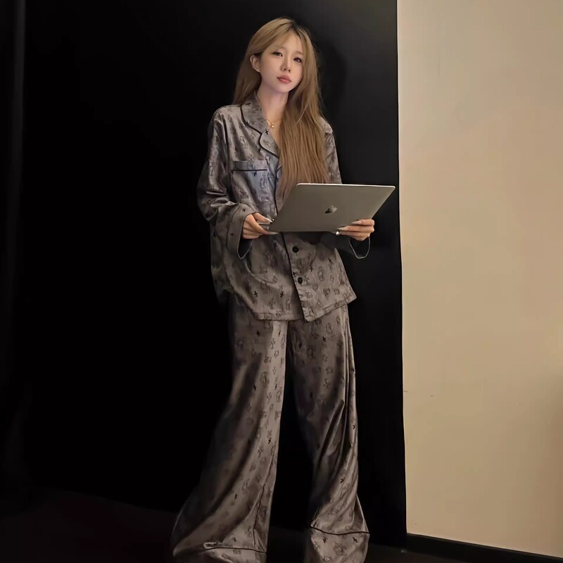 Spring and Autumn High-End Ice Silk Gray Pajamas for Women Hellokitty Lapel Long-Sleeved Long Pants Home Wear Set Spring and Autumn High-End Ice Silk Gray Pajamas for Women Hellokitty Lapel Long-Sleeved Long Pants Home Wear Set