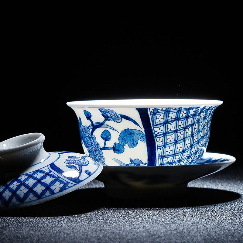 Jingdezhen ceramic hand - made porcelain only three tureen under glaze color kung fu tea set hand catch make tea bowl to bowl