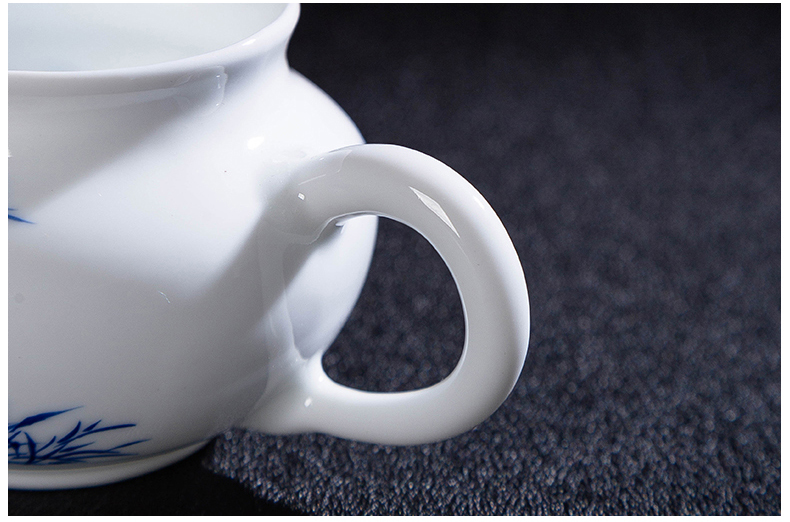 Jingdezhen ceramic fair hand - made cup and a cup of tea sea kung fu tea accessories small capacity points of blue and white porcelain tea