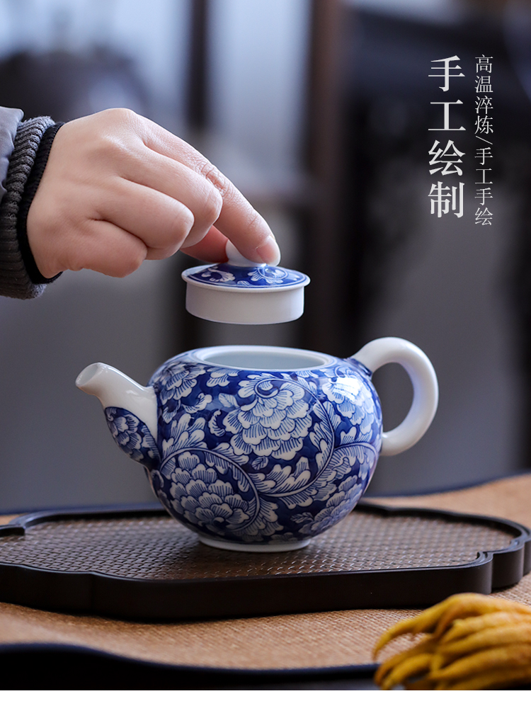 Hand made blue and white porcelain of jingdezhen ceramic teapot kung fu tea tea, household small antique single pot, kettle