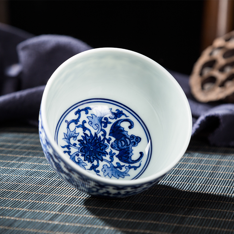Jingdezhen ceramic cups kung fu tea bowl sample tea cup single cup tie up branch lotus wufu figure blue master CPU