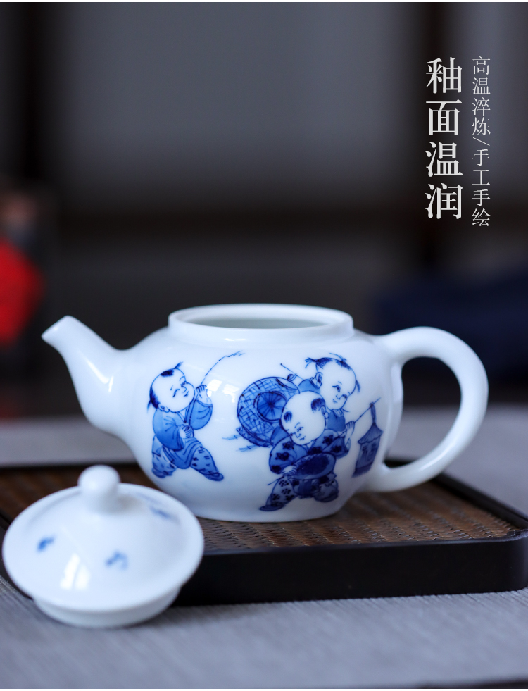 Hand made blue and white porcelain little teapot kung fu tea tea ware jingdezhen ceramics high temperature ceramic household rushed the teapot