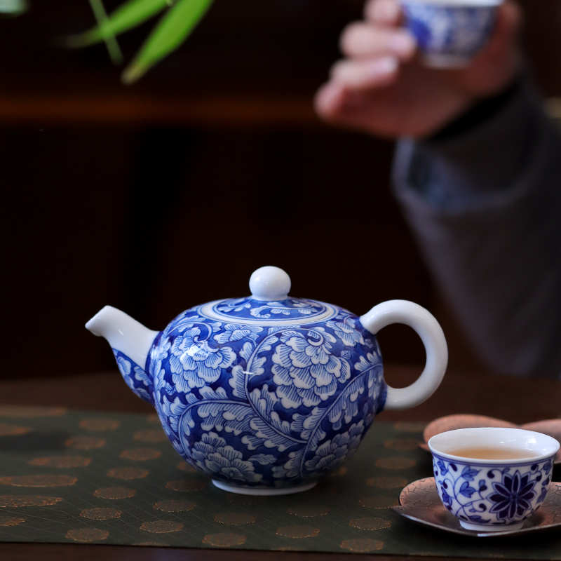 Hand made blue and white porcelain of jingdezhen ceramic teapot kung fu tea tea, household small antique single pot, kettle