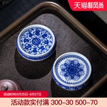  Handmade hand-painted cover to blue and white fish landscape tea cover Set cover holder Blue and white porcelain pot holder Ceramic Teapot cover holder
