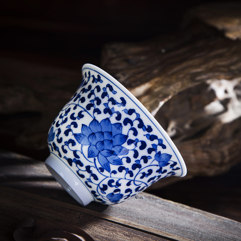 Large white porcelain tureen ceramic cups three finger bowl of blue and white kunfu tea tea accessories hand - made ceramic cup