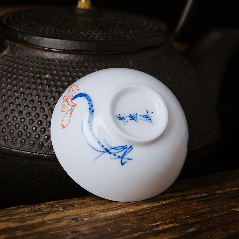 Jingdezhen ceramic hand - made thin foetus kung fu tea sample tea cup bowl is blue and white master cup personal single cup by hand