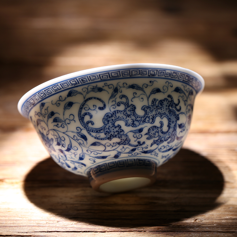 Jingdezhen ceramic masters cup hand - made kung fu tea set of blue and white porcelain cup sample tea cup noggin individual cup