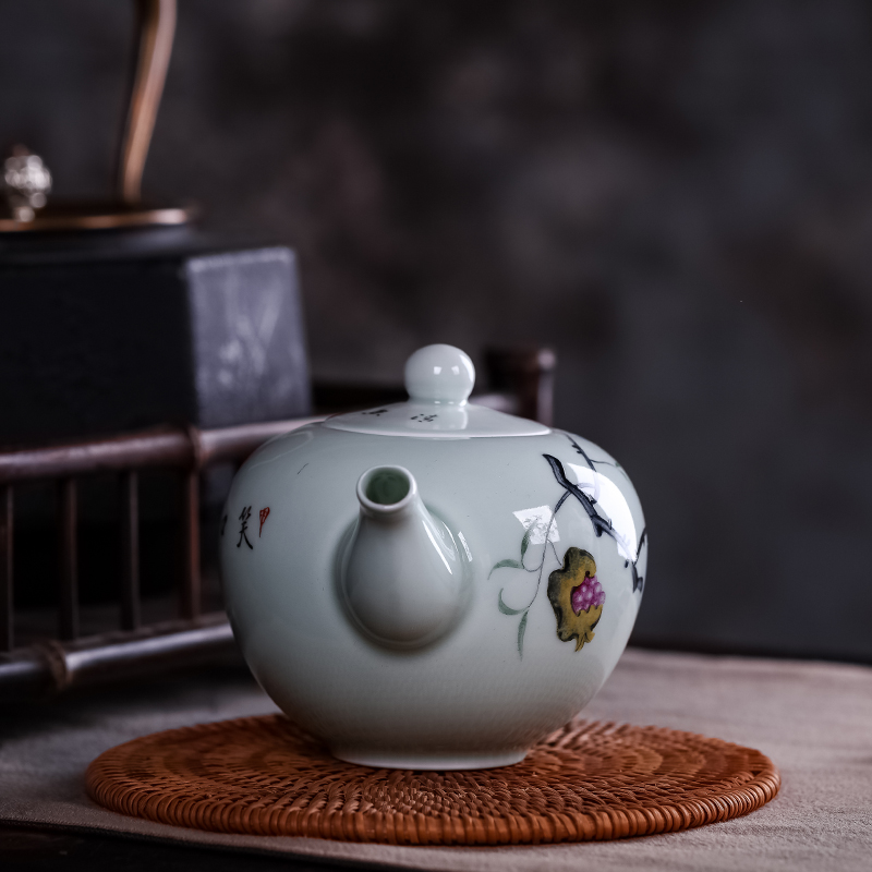 Jingdezhen ceramic hand - made celadon kung fu tea set manual tea single pot of pu - erh tea tea kettle with tea