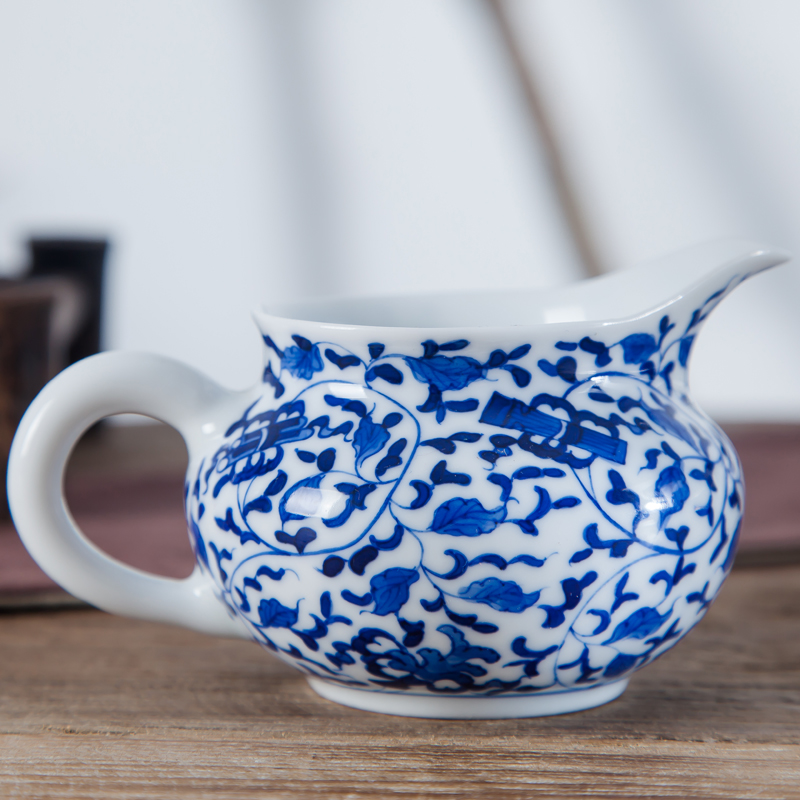 Blue and white porcelain of jingdezhen ceramics hand - made manual kung fu tea accessories fair fair keller cup device and a cup of tea