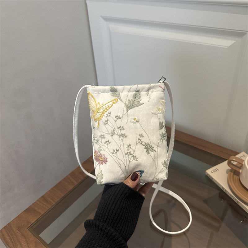 New Chinese-Style Embroidered Small Bag for Women 2026 Spring New Fashion National Style Mobile Phone Bag Small Square Bag Textured Crossbody Bag New Chinese-Style Embroidered Small Bag for Women 2026 Spring New Fashion National Style Mobile Phone Bag Small Square Bag Textured Crossbody Bag