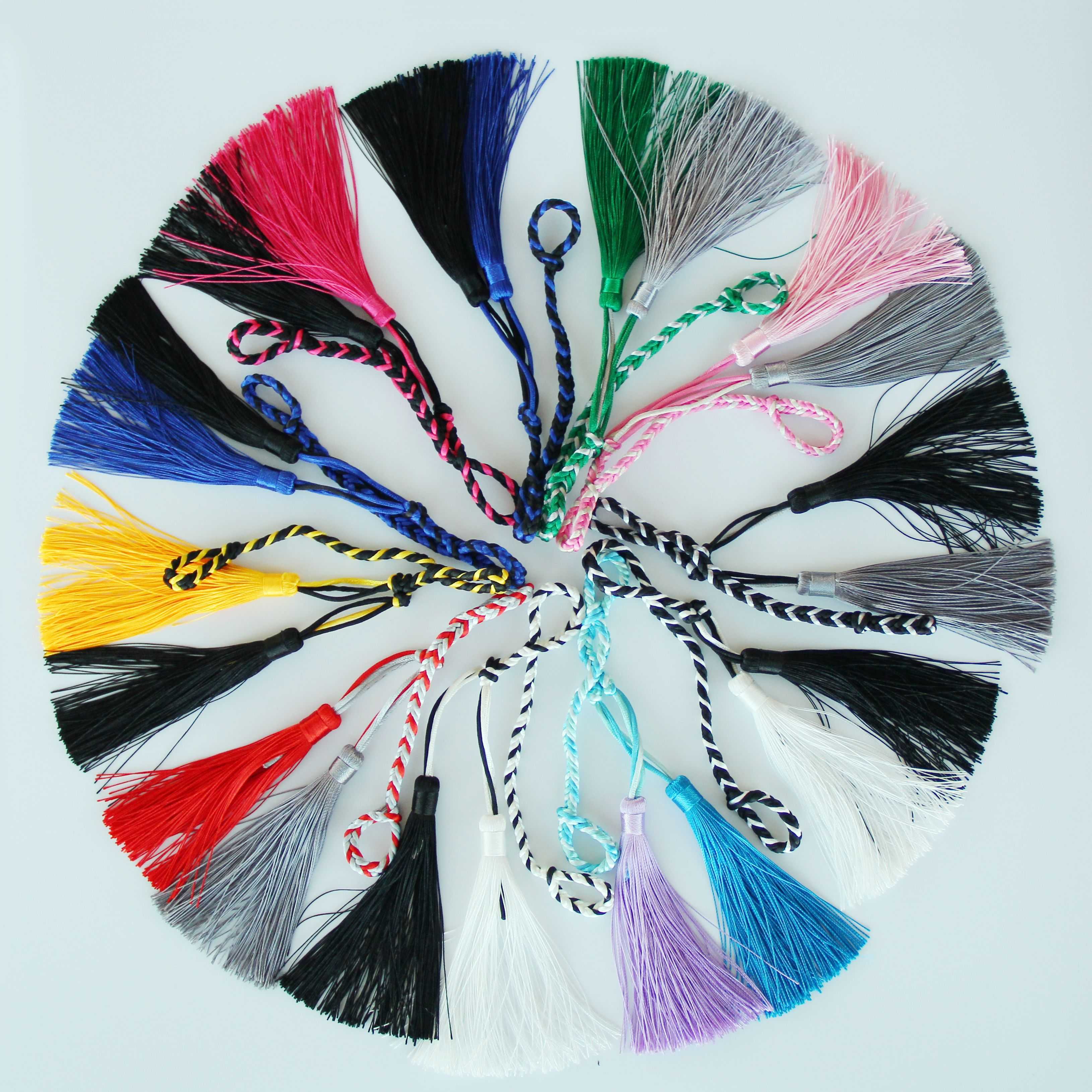 Tie the bow rope (can be ordered by DIY)