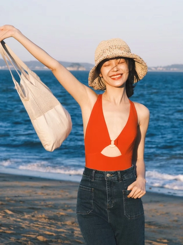 Ретро сексуальный красный пляжный купальник, V-образный вырез, с открытой спиной, по фигуре