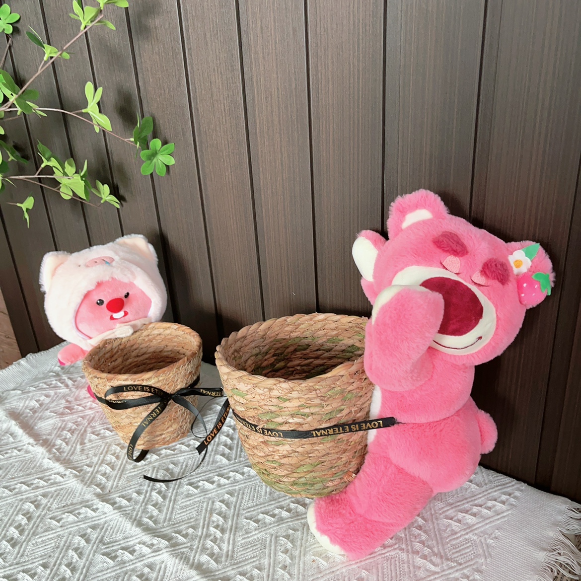 Hug bucket straw choreography small red book bursting with flower arrangement Chestnut Barrel Festive Gift Box Christmas Bear Basket-Taobao