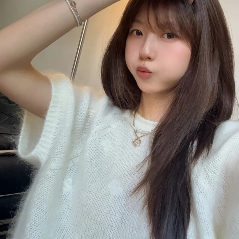 Mohair Top, Gentle and Lazy Style Knitwear, Short-Sleeved Pullover Sweater for Women, Autumn 2026 New Korean Style White Mohair Top, Gentle and Lazy Style Knitwear, Short-Sleeved Pullover Sweater for Women, Autumn 2026 New Korean Style White