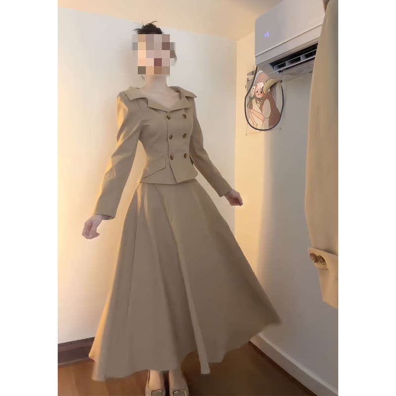 Stunningly Beautiful Waist-Cinching Women's Suit Set for Autumn, Featuring a Sophisticated Double-Breasted Short Blazer and Skirt Two-Piece Set Stunningly Beautiful Waist-Cinching Women's Suit Set for Autumn, Featuring a Sophisticated Double-Breasted Short Blazer and Skirt Two-Piece Set