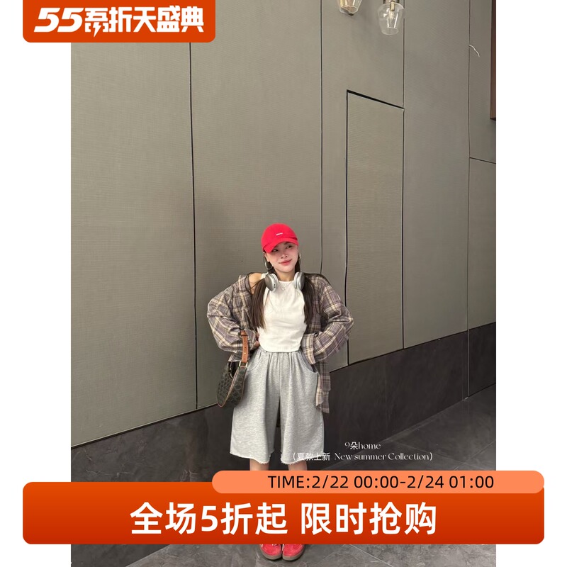 50% off Benefits    Korean Style Loose-Fitting Slimming Versatile Plaid Shirt for Women, Casual Versatile Two-Piece Set with Inner Vest.