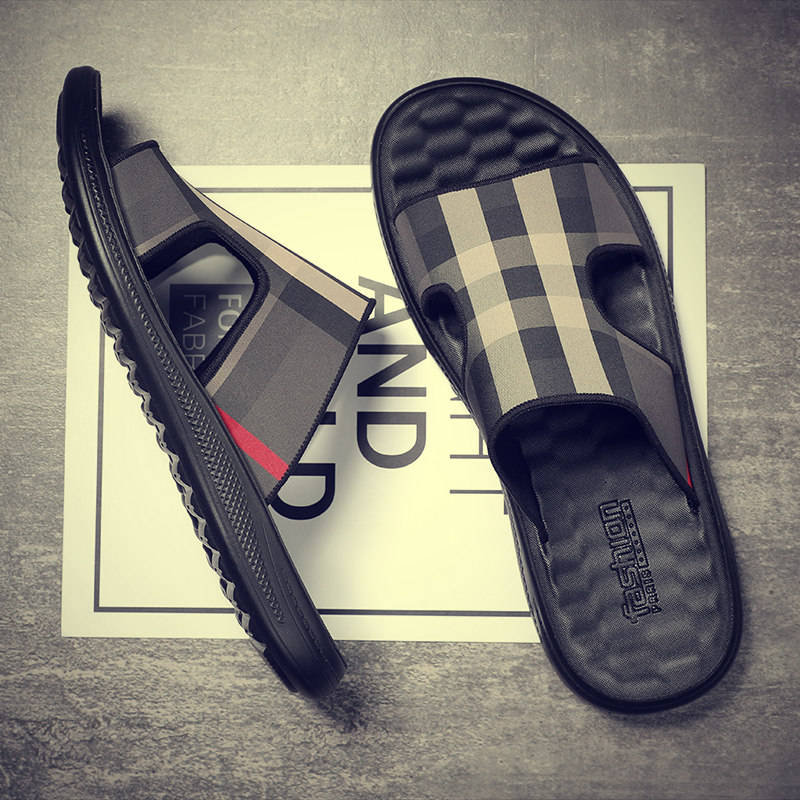 European Station 2022 New slippers Men's outdoor plaid Korean version anti-slip and feel breathable outside wearing a foot pedal shoe