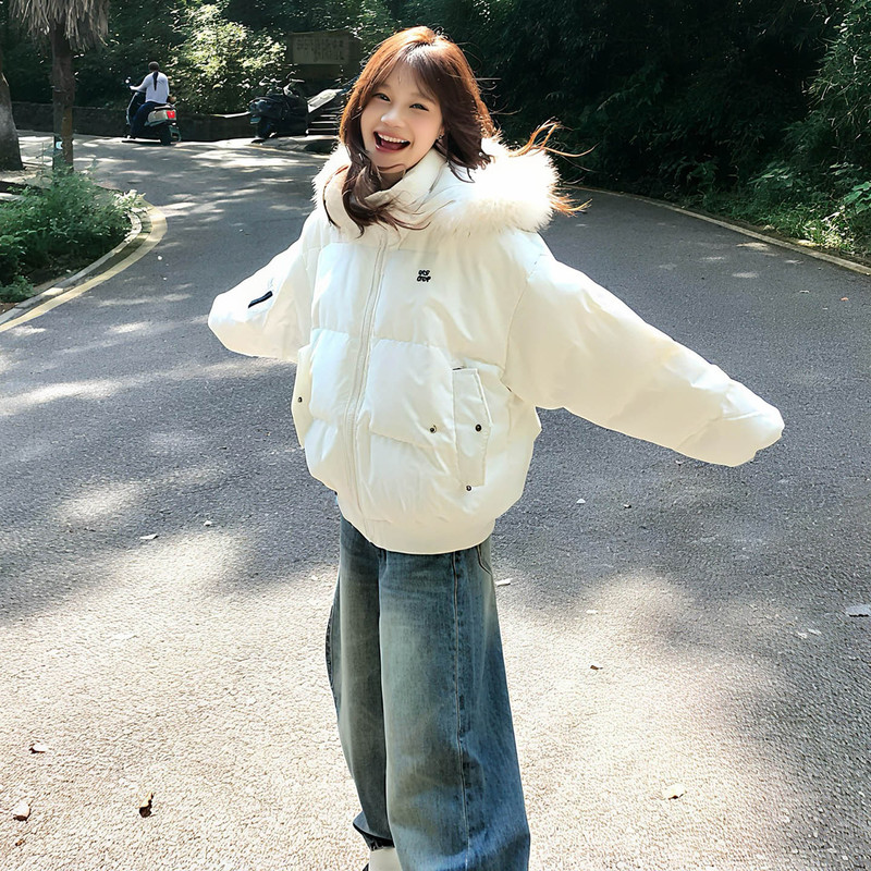 American-Style Hooded Short White down Jacket for Women, Winter Thickened Warm Versatile Cotton Coat for Petite Figures American-Style Hooded Short White down Jacket for Women, Winter Thickened Warm Versatile Cotton Coat for Petite Figures