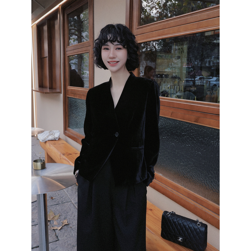 Tt Designer [Southern Beauty] Black Silk Velvet Suit for Women, High-End 2026 New Short Jacket