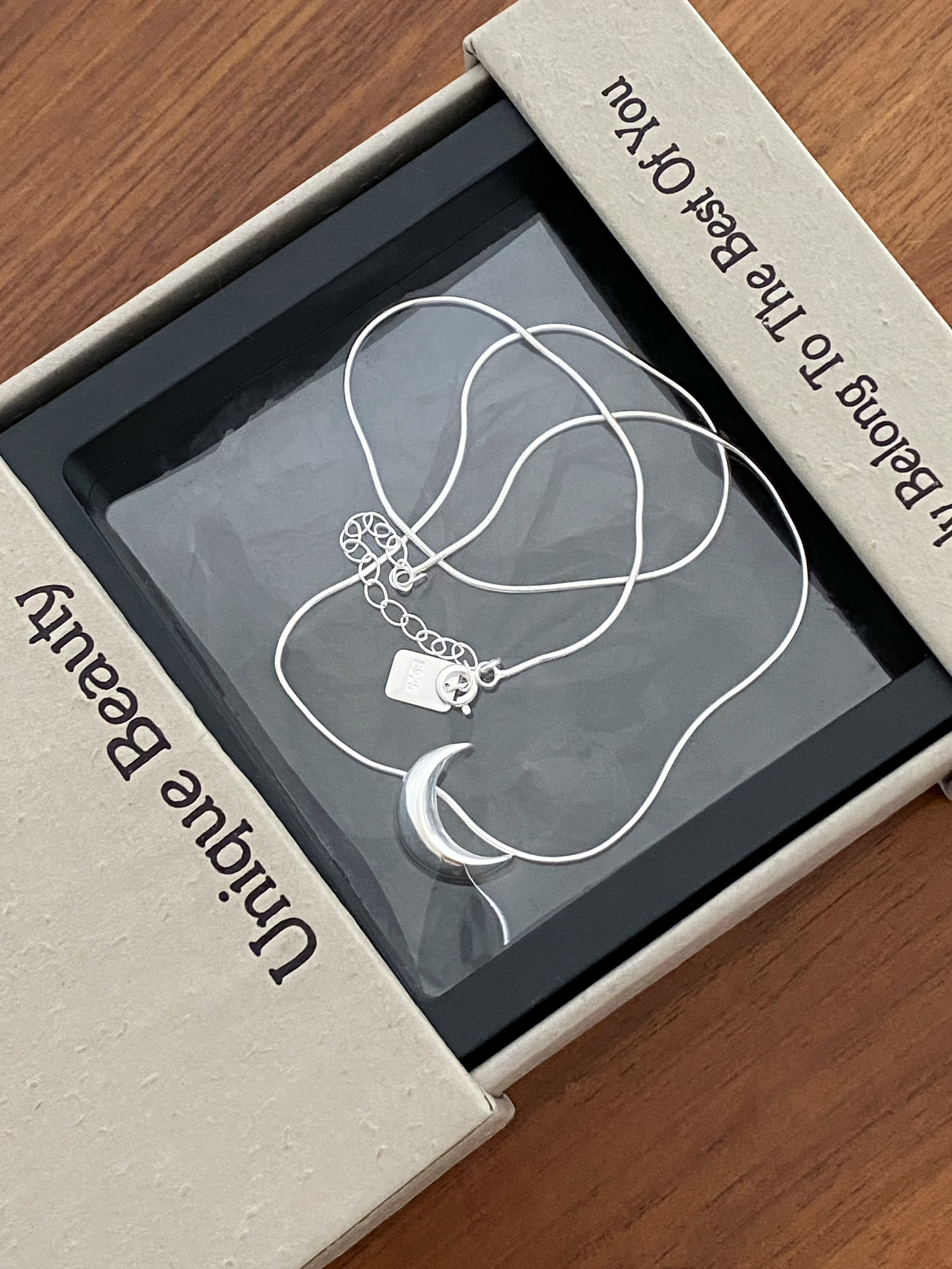 Xiaohongshu ins ブロガー 同じスタイル 925 スターリングシルバー シンプル ニッチ スムース ムーンネックレス 女性 鎖骨チェーン 軽量 高級 ファッショナブル