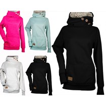 Solid color three button long sleeve sweater