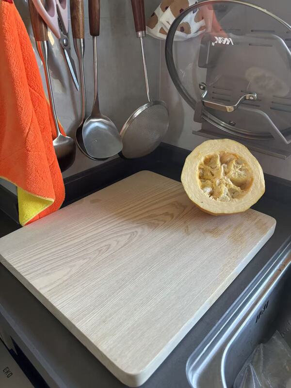 For Shinkichi's "Solid Wood Cutting Board, Vietnam Cypress Old Wood Material
