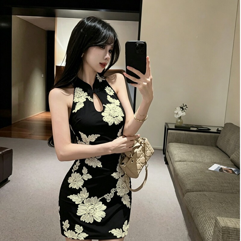 Three-Dimensional Floral Embroidery Slim-Fit Hip-Hugging Short Skirt New Style Hot Girl Style Improved Cheongsam Nightclub Bar Short Dress