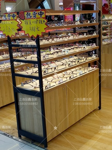 Очки, стенд на солнечной энергии