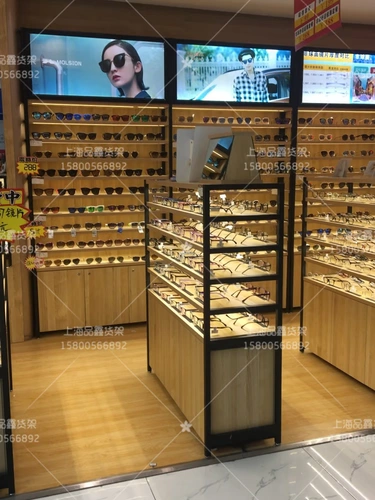 Очки, стенд на солнечной энергии