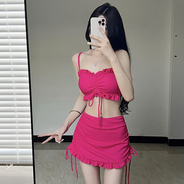 ລາຄາພິເສດທໍ່ເທິງແຍກສາມຫລ່ຽມ sexy rose ສີແດງສາມສິ້ນຊຸດລອຍນ້ໍາຮ້ອນສໍາລັບແມ່ຍິງທີ່ມີເຕົ້ານົມ pad swimsuit skirt split