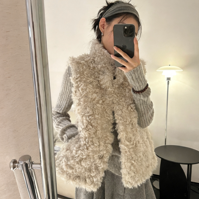 2026 New Style Fur Integrated Lamb Fur Vest for Women, Autumn and Winter Coat, Layered Furry Vest 2026 New Style Fur Integrated Lamb Fur Vest for Women, Autumn and Winter Coat, Layered Furry Vest