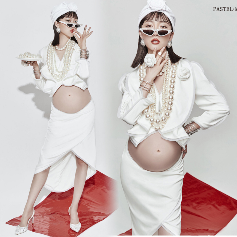 New photo of pregnant woman Moden new trend of retro-paste pregnant art theme to take pictures of two-piece clothing