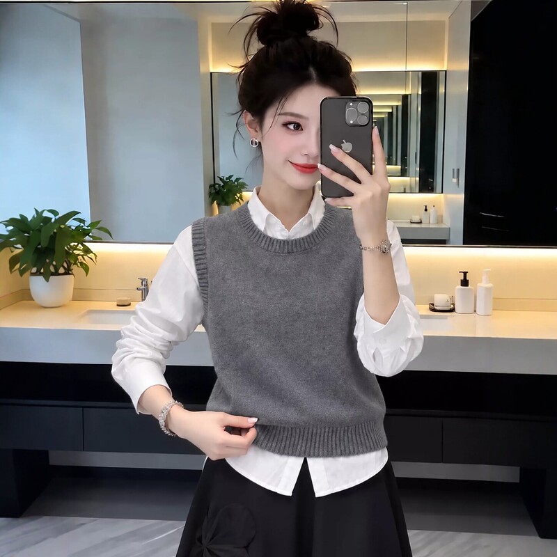 Spring and Autumn New Round-Neck Knitted Vest for Women, Sleeveless Sweater Vest, Loose Layered Short Vest, Waistcoat Top