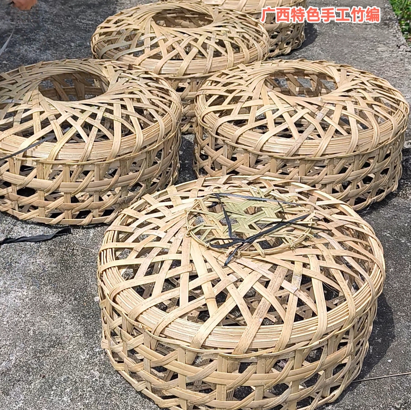 Hand-Woven Large Green Pollution-Free Bamboo Cage for Home Use, Suitable for Chickens, Ducks, Pigs, and Geese, Round Chicken Cage for Transport