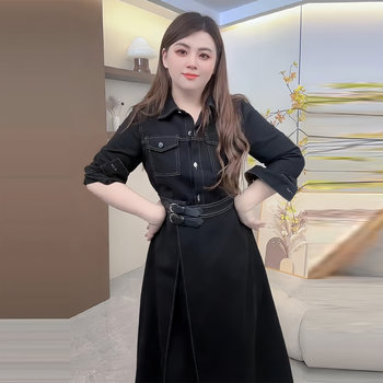 Plus-Size Denim Dress with a Turn-Down Collar for Women, Autumn and Winter, Waist-Cinching, Slimming Design, Unique Style, Versatile Dress