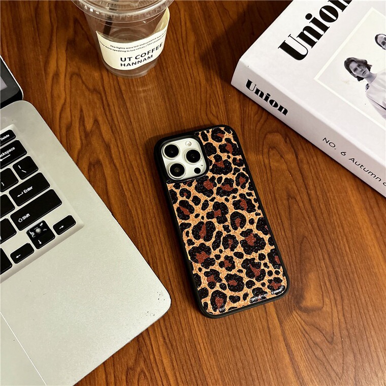 Leopard Print Chic Girls Cork Wood – Animal 16, 16 Plus, 16 Pro, 16 Pro Max, Plus/Pro/Max – 16, 15, 14, 13 iPhone Case