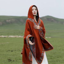 The new bohemian wears a hitch-épaule exocape female Xinjiang tourism prairie winter style folk wind outgust.