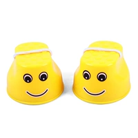 Толстая и увеличенная печать желтые шаги с ходулями