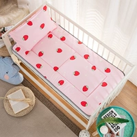 Розовая маленькая клубника