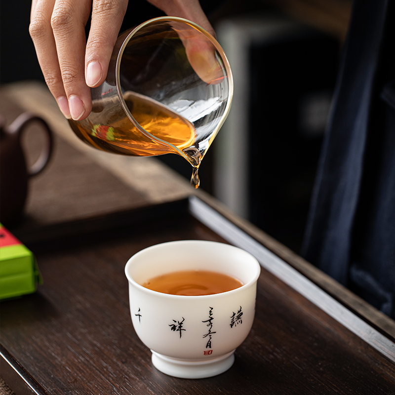 Dehua white porcelain suet jade kung fu master tea cup of artificial hand size custom ceramic tea cup