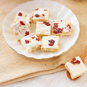 蔓越莓雪花酥牛轧糖网红零食